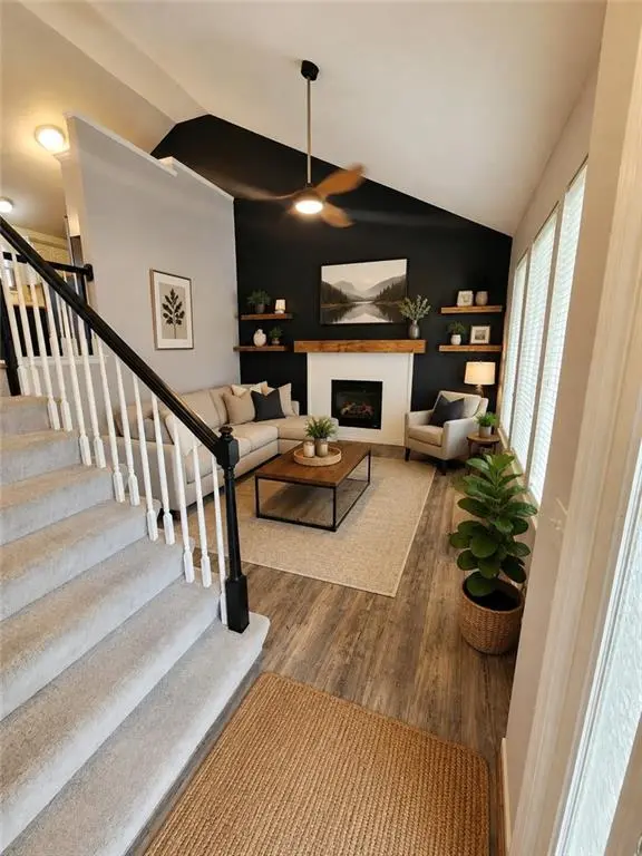 961 Oak Crest DR, Gardner, KS 66030