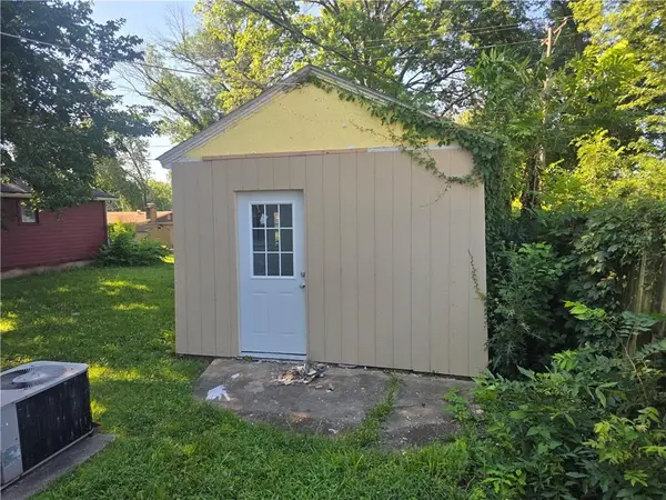 1719 W 3rd ST, Sedalia, MO 65301