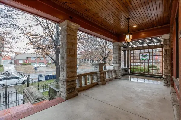 425 Gladstone BLVD, Kansas City, MO 64124