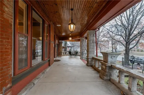 425 Gladstone BLVD, Kansas City, MO 64124
