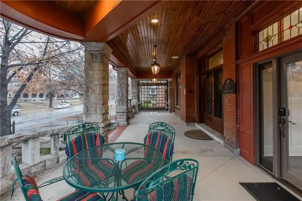 425 Gladstone BLVD, Kansas City, MO 64124
