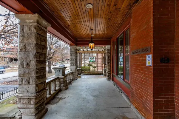 425 Gladstone BLVD, Kansas City, MO 64124