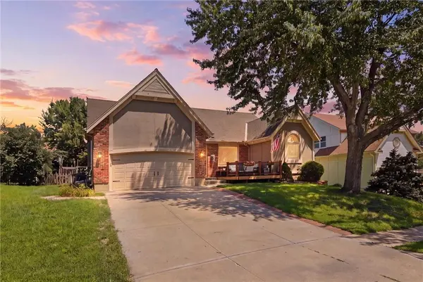 17554 W 112TH ST, Olathe, KS 66061