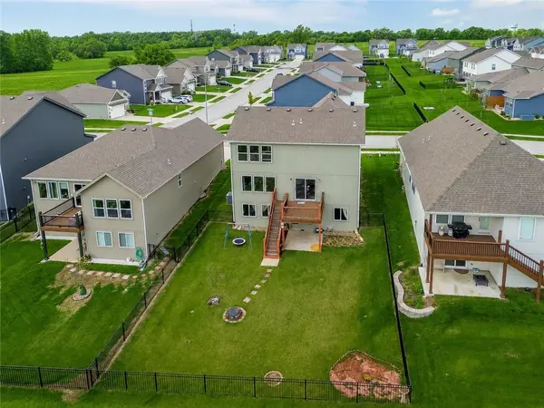 3813 SW Maryville PL, Lee's Summit, MO 64082