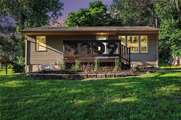 7809 E 48th TER, Kansas City, MO 64129