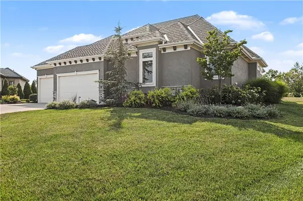 10008 N Revere CT, Kansas City, MO 64154