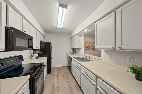 11110 Nieman #101 RD, Overland Park, KS 66210