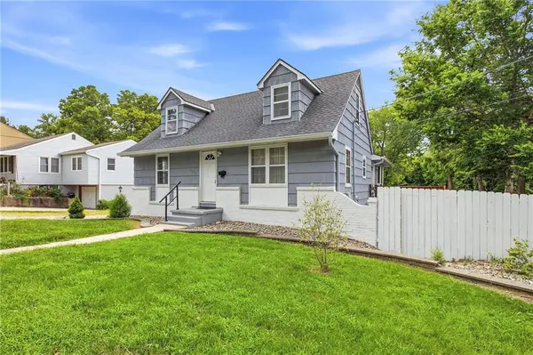 407 N Fairview AVE, Liberty, MO 64068