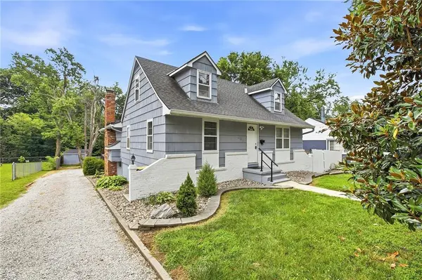 407 N Fairview AVE, Liberty, MO 64068