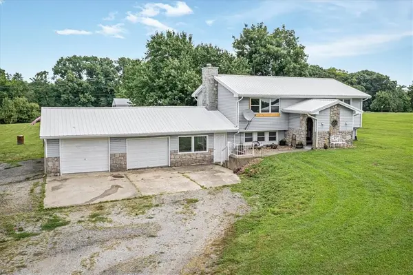 6527 SE Smith RD, Cameron, MO 64429