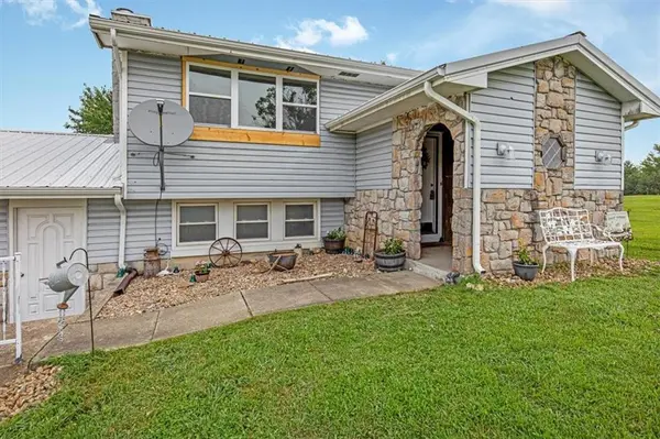 6527 SE Smith RD, Cameron, MO 64429