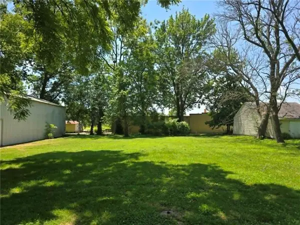 208 E Bodine AVE, Clinton, MO 64735