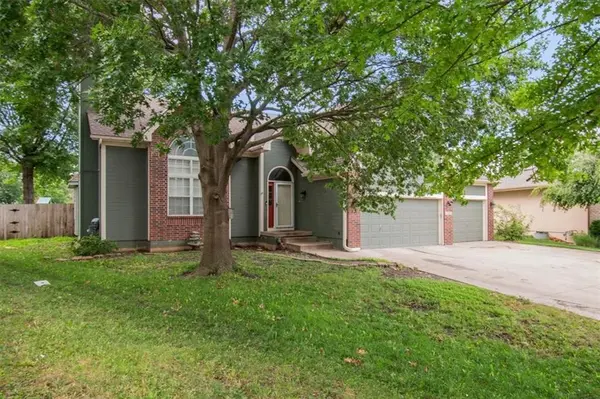 1205 SE 12th CIR, Lee's Summit, MO 64081