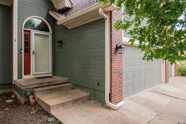 1205 SE 12th CIR, Lee's Summit, MO 64081