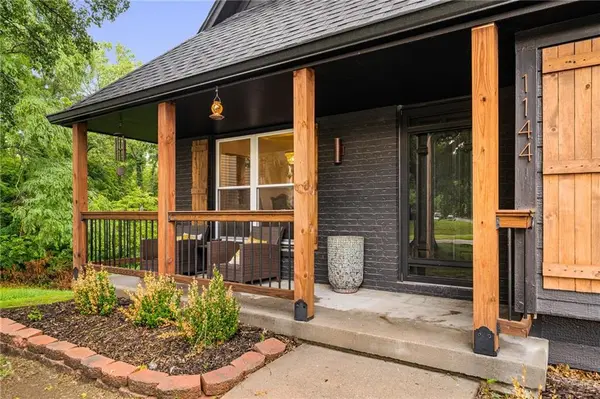 1144 NE Hunters RDG, Lee's Summit, MO 64086