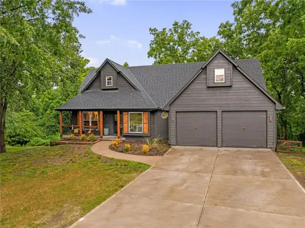 1144 NE Hunters RDG, Lee's Summit, MO 64086