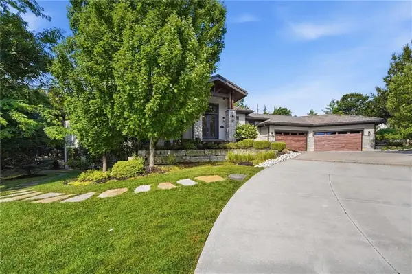 100 Dunhill CT, Loch Lloyd, MO 64012