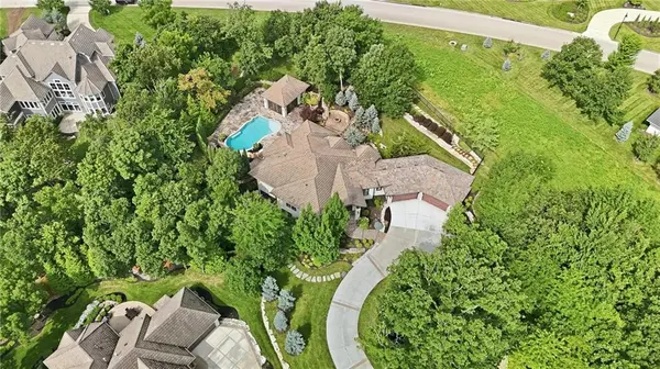 100 Dunhill CT, Loch Lloyd, MO 64012