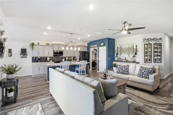 716 Bentley DR, Belton, MO 64012