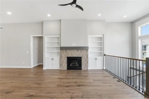 8216 NW 89th TER, Kansas City, MO 64153