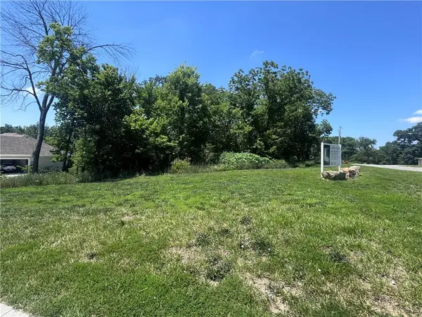 1501 SW Stonewall DR, Oak Grove, MO 64075
