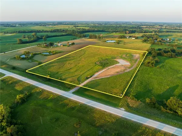 5292 N 13 HWY, Hamilton, MO 64644