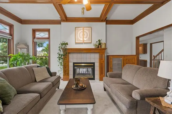 833 NW High Point DR, Lee's Summit, MO 64081