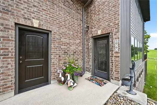 300 SE 30th ST, Oak Grove, MO 64075