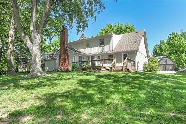 213 Juniper ST, Lee's Summit, MO 64064