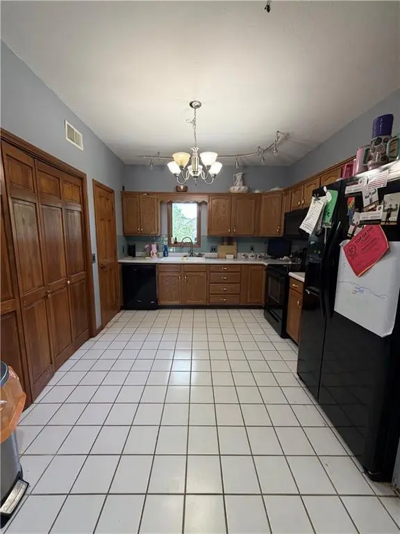 1215 Clay ST, Chillicothe, MO 64601