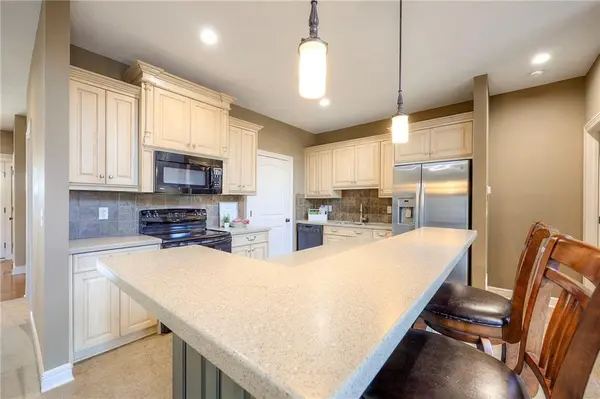 15924 Buena Vista ST, Overland Park, KS 66085