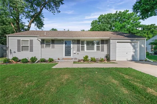 5520 Barton LN, Shawnee, KS 66203