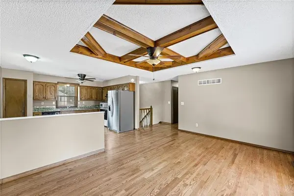 1406 SE 2nd ST, Lee's Summit, MO 64063