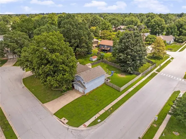 15700 W 146th TER, Olathe, KS 66062
