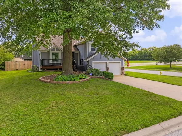 15700 W 146th TER, Olathe, KS 66062