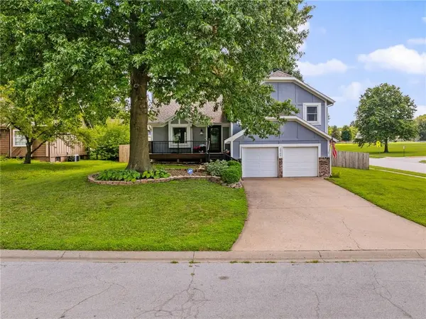 15700 W 146th TER, Olathe, KS 66062