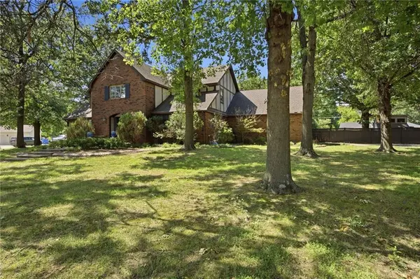 2204 S Taylor ST, Pittsburg, KS 66762