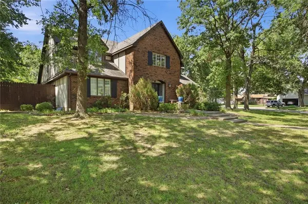 2204 S Taylor ST, Pittsburg, KS 66762