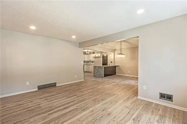 1208 NW Fairway CIR, Blue Springs, MO 64014