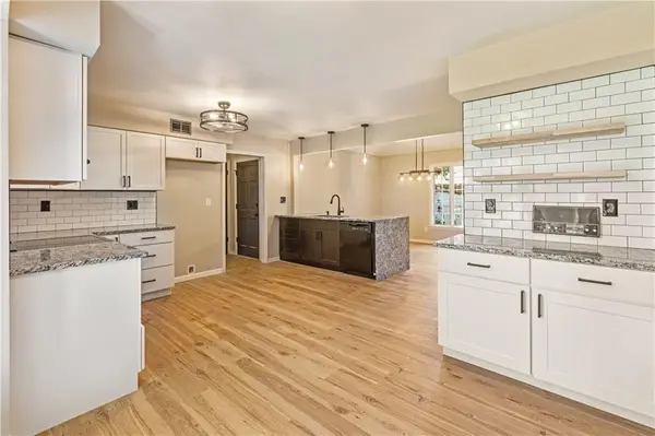1208 NW Fairway CIR, Blue Springs, MO 64014