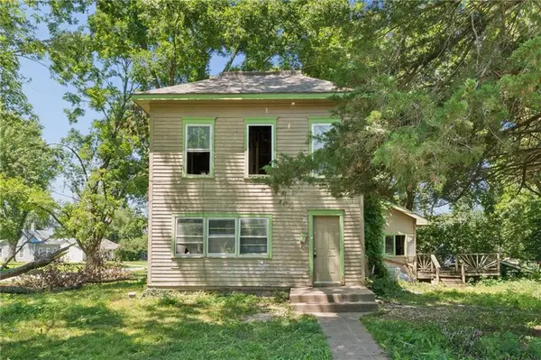 703 E 4th ST, Ottawa, KS 66067