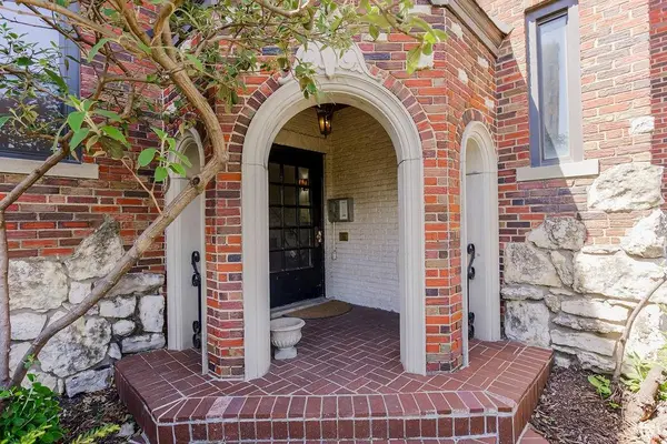 700 W 48th ST #202, Kansas City, MO 64112