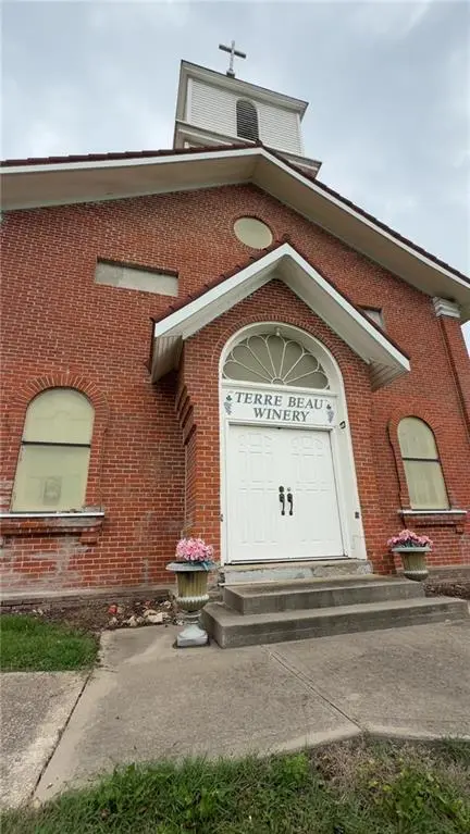100 S Lynn ST, Dover, MO 64022