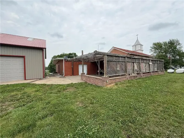 100 S Lynn ST, Dover, MO 64022