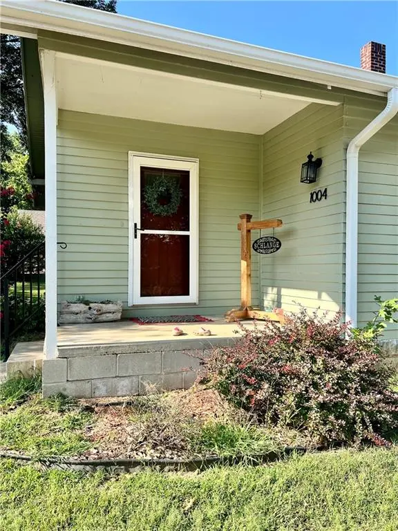 1004 N 2nd ST, Independence, KS 67301
