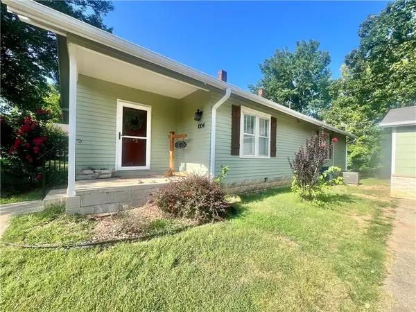 1004 N 2nd ST, Independence, KS 67301