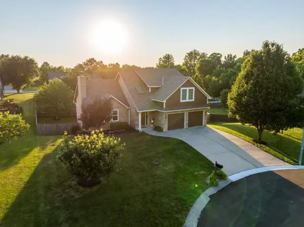 302 SW Bobcat CIR, Oak Grove, MO 64075