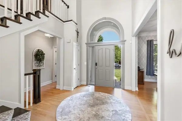 14109 Meadow LN, Leawood, KS 66224