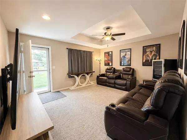 108 SE 25TH ST, Oak Grove, MO 64075