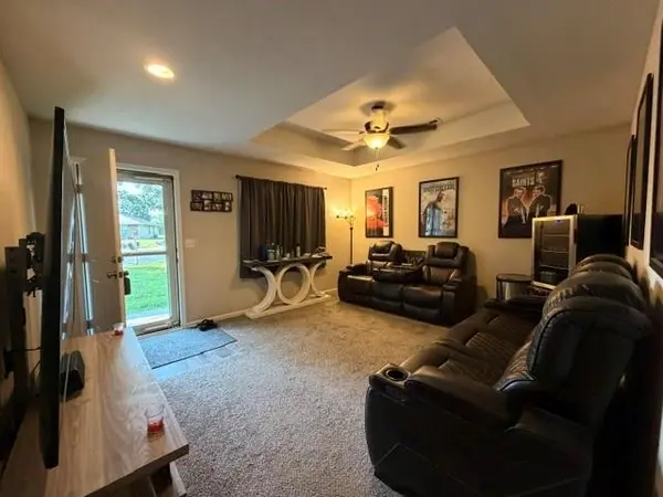 108 SE 25TH ST, Oak Grove, MO 64075